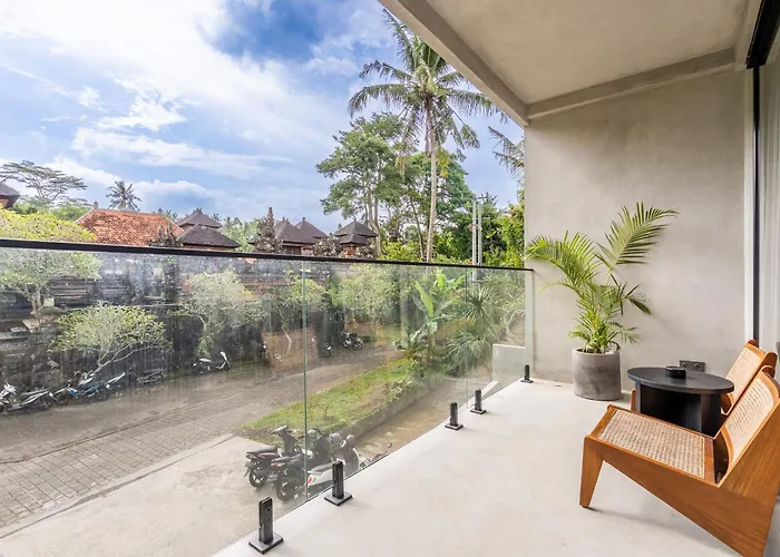 Work, And Unwind! Jungle Vista By Bcg Apartment