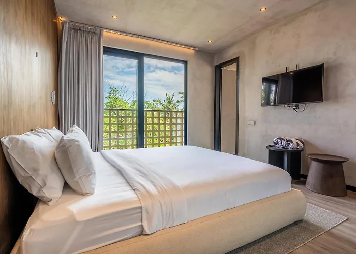 Work, And Unwind! Jungle Vista By Bcg Apartment *