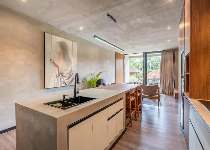 Work, And Unwind! Jungle Vista By Bcg Apartment