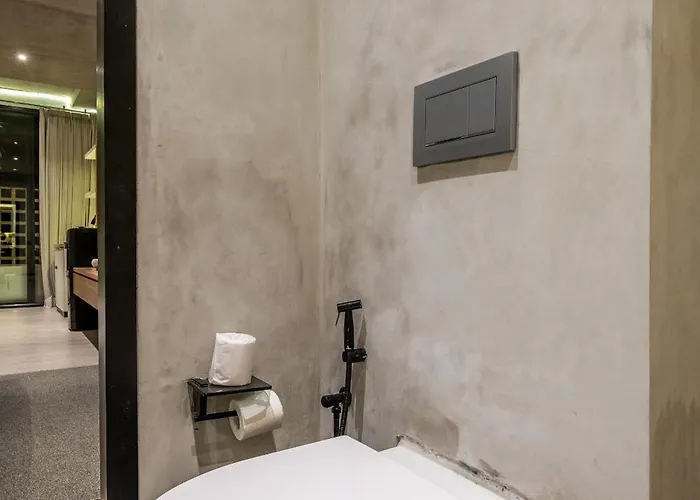 Work, And Unwind! Jungle Vista By Bcg Apartment